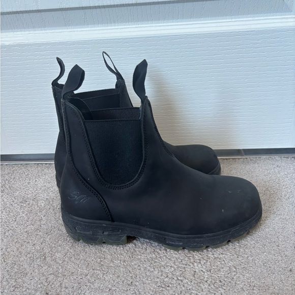 Waterproof Boots - Picture 3 of 4